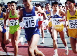 スタート直後からこんな緊張した表情じゃねぇ・・・